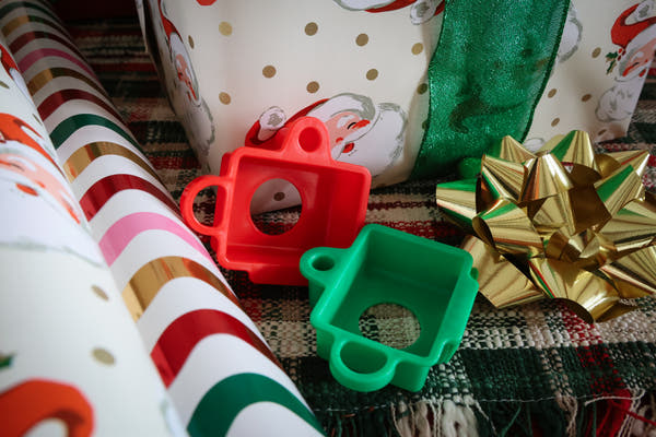 Stay Saucy™ Dipping Sauce Holder (4-Pack) (90's Christmas)